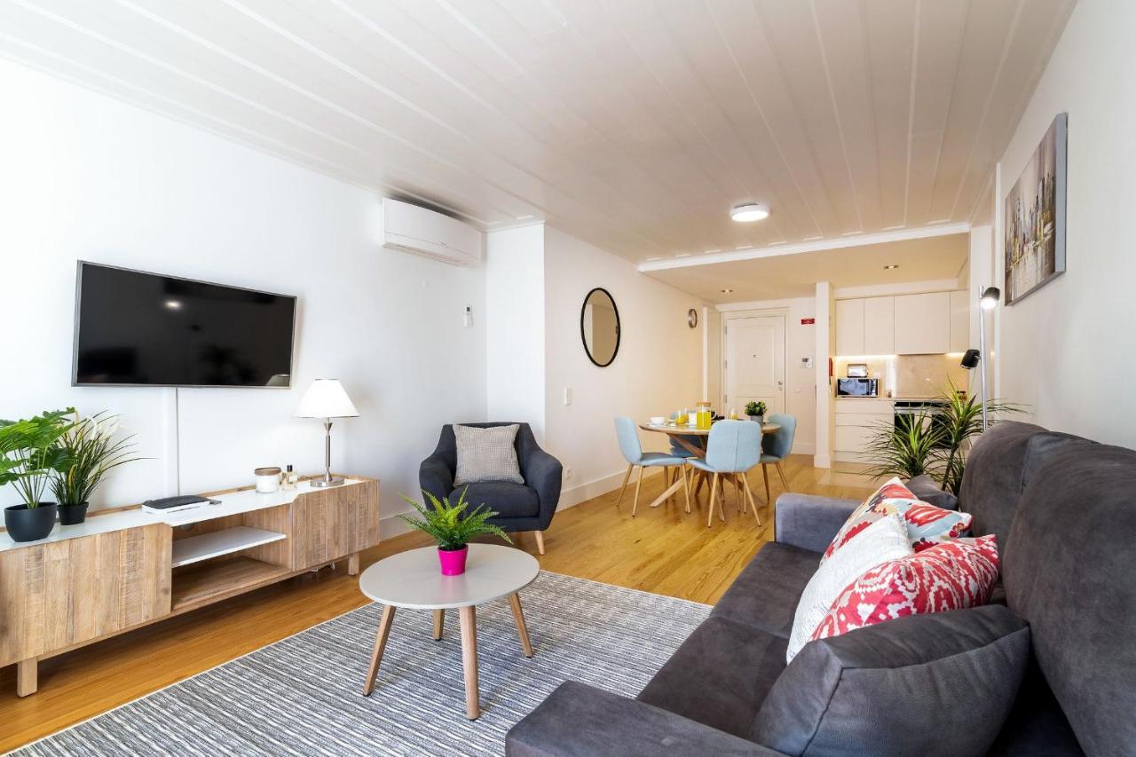 Amazing 1Bdr Apartment In Chiado By Lovelystay Lisbona Esterno foto
