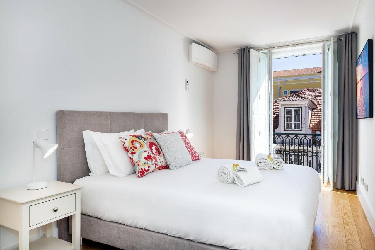 Amazing 1Bdr Apartment In Chiado By Lovelystay Lisbona Esterno foto