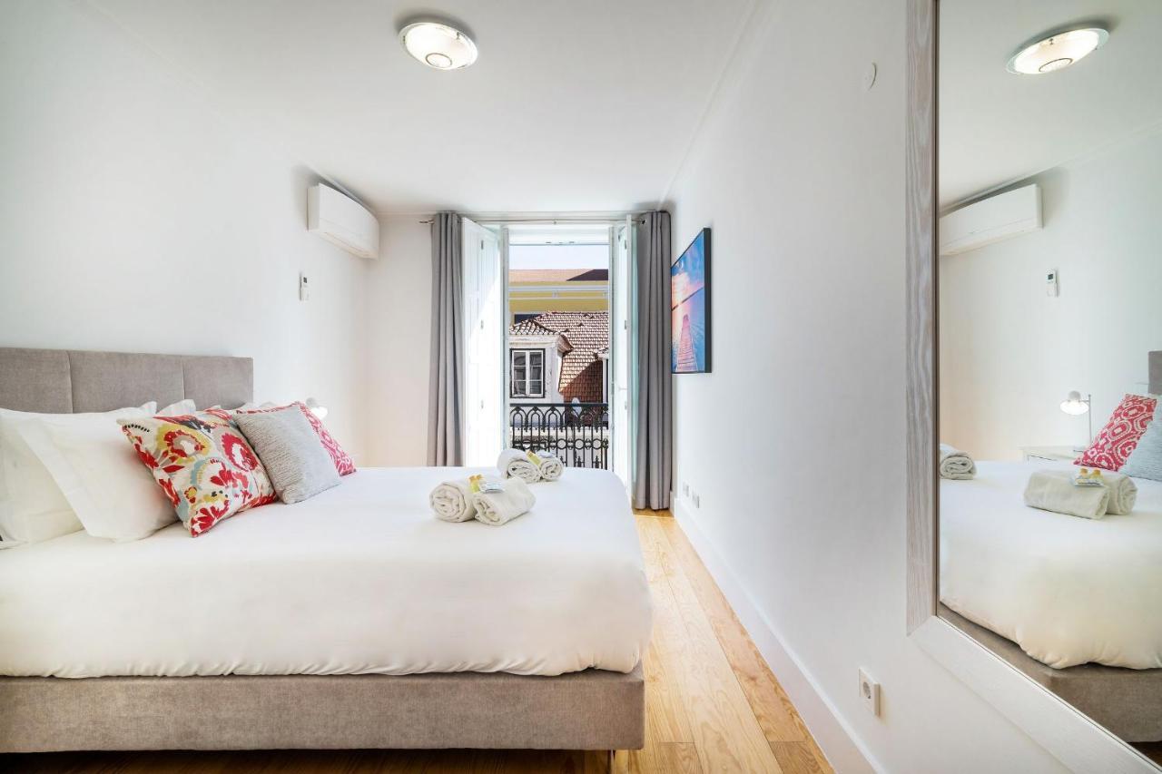 Amazing 1Bdr Apartment In Chiado By Lovelystay Lisbona Esterno foto