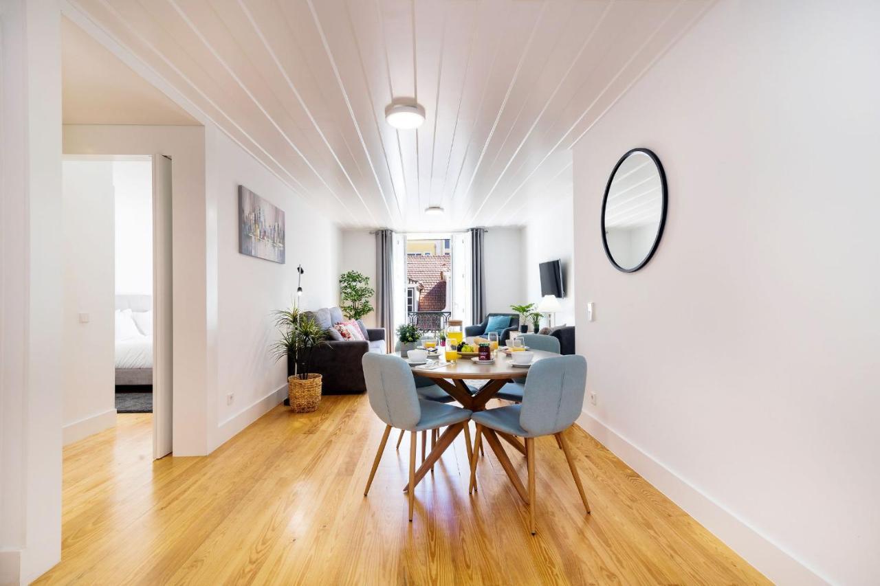 Amazing 1Bdr Apartment In Chiado By Lovelystay Lisbona Esterno foto